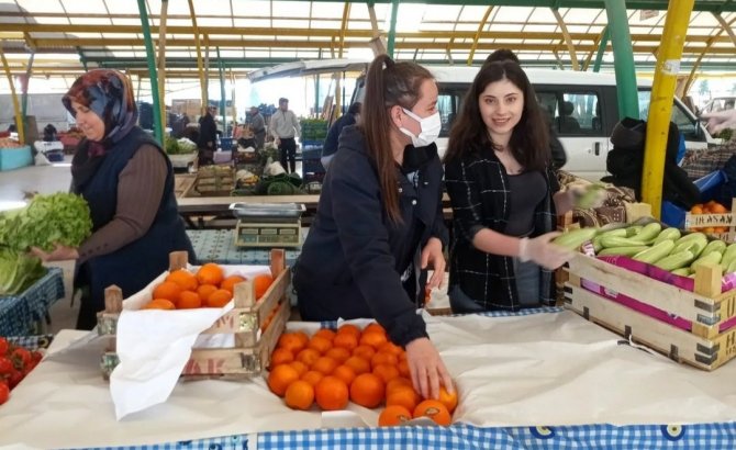 Gediz Sağlık Hizmetleri Myo Öğrencilerinden Pazarcılara Destek
