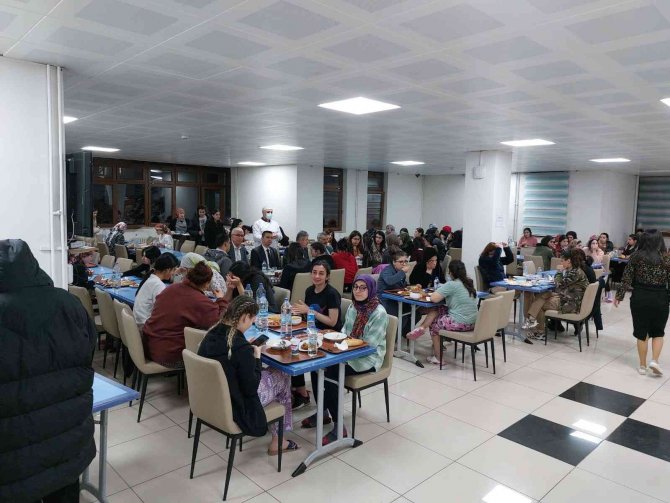 Gençlik Ve Spor Bakanı Kasapoğlu Öğrencilerle İftar Yaptı
