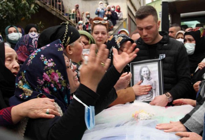 Erkek Arkadaşı Tarafından Öldürülen Genç Kadına Son Görev