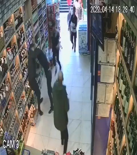 Korkuyla Sığındığı İş Yerinde Defalarca Bıçaklandı, O Anlar Kamerada