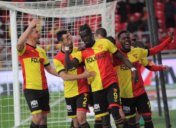 Ndiaye’den Göztepe’ye Veda: "Göztepe Oyuncusu Olmak Büyük Bir Deneyimdi"