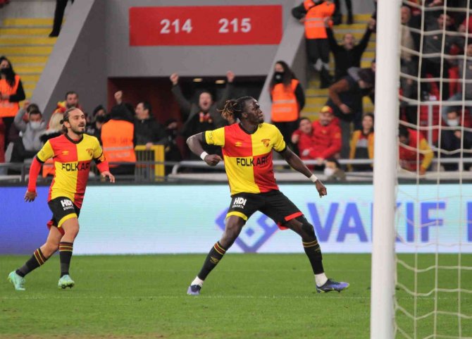 Ndiaye’den Göztepe’ye Veda: "Göztepe Oyuncusu Olmak Büyük Bir Deneyimdi"