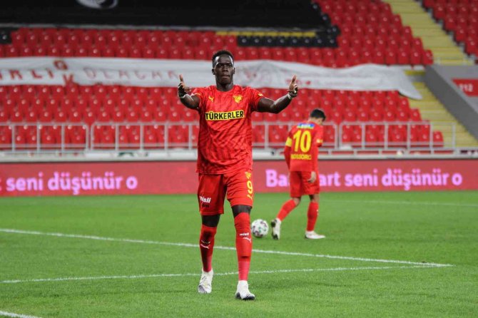 Ndiaye’den Göztepe’ye Veda: "Göztepe Oyuncusu Olmak Büyük Bir Deneyimdi"