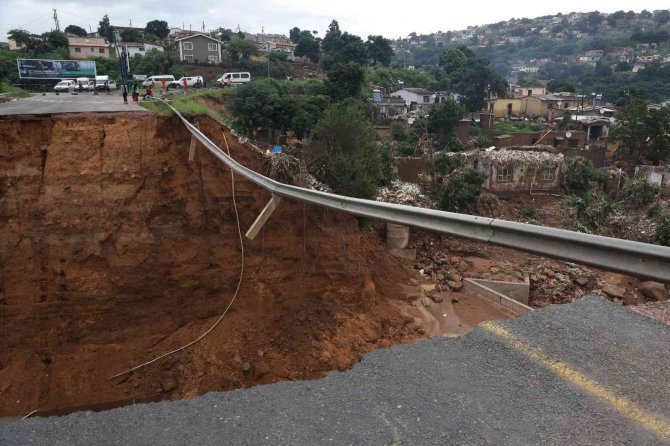 Güney Afrika’daki Selde Hayatını Kaybedenlerin Sayısı 341’e Çıktı