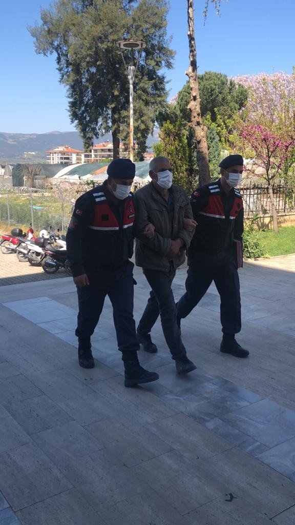 Jandarma Ekipleri, Aranan Şahısları Kıskıvrak Yakaladı