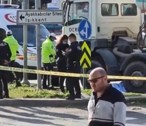 Yolun Karşısına Geçmek İsterken Beton Mikserinin Altında Kaldı