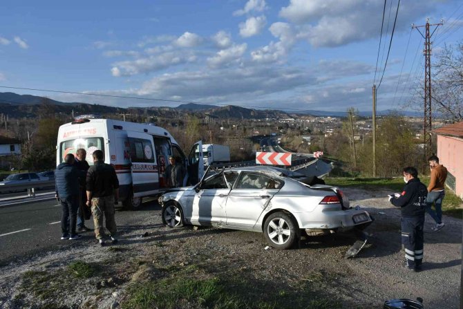 Tosya’da D-100 Karayolunda Trafik Kazası: 2 Yaralı