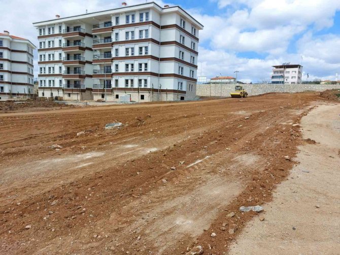 Başkan Özdem Yol Yapım Çalışmalarını Yerinde İnceledi