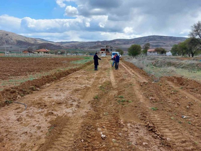 Başkan Özdem Yol Yapım Çalışmalarını Yerinde İnceledi