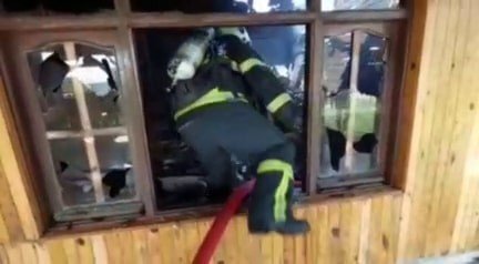 Telsizden Geçen Anonsu Duyan Gönüllü İtfaiyeci Aile Barakada Çıkan Yangını Söndürdü