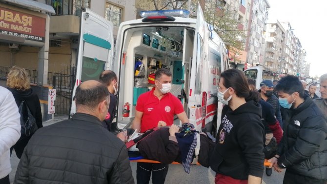 Yolun Karşısına Geçmeye Çalışan Yaşlı Kadına Otomobil Çarptı