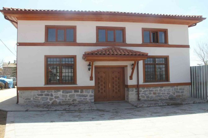 Konya’da Restorasyonu Tamamlanan Ecdat Yadigarı Cami Yeniden İbadete Açıldı
