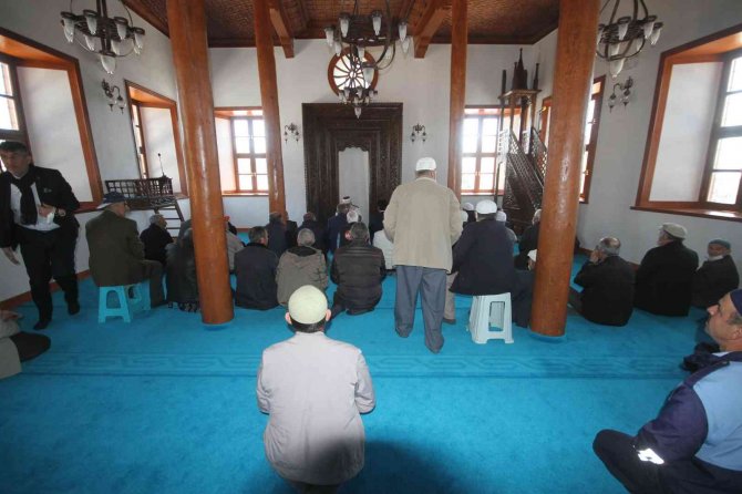 Konya’da Restorasyonu Tamamlanan Ecdat Yadigarı Cami Yeniden İbadete Açıldı