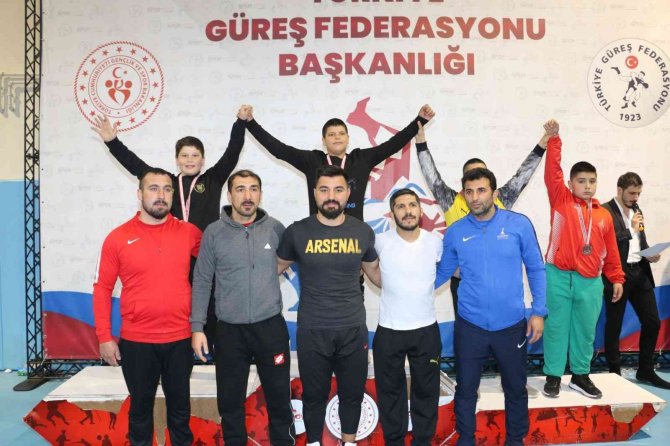 Korkuteli Cengiz Elbeye Güreşçileri Afyondan Madalyalar İ̇le Döndü