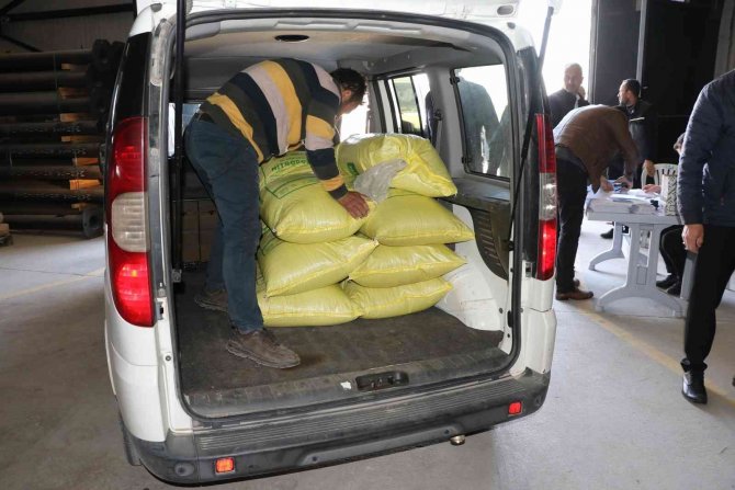 Manisa Büyükşehir Belediyesi Gübre Dağıtımını Tamamladı