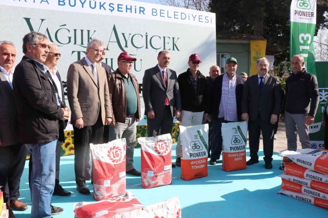 Marketlerde Stoku Yapılan Ürünün Tohumu Çiftçilere Dağıtıldı
