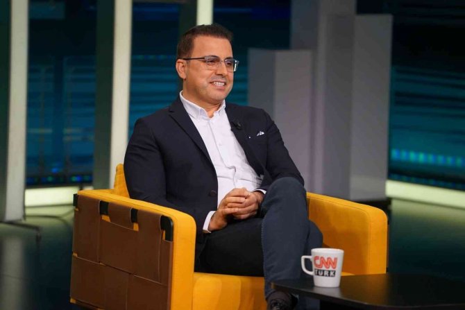 Plastik, Rekonstrüktif Ve Estetik Cerrahi Uzmanı Doç. Dr. Ahmet Duymaz, Meme Küçültme Ameliyatlarında Yeni Dönemi Anlattı