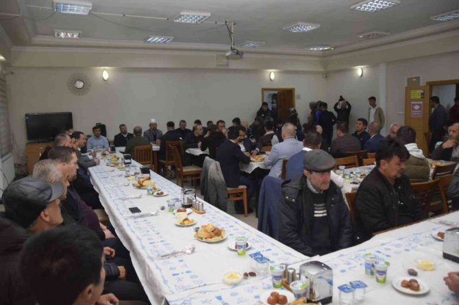 Mhp’den Dursunbey’e İftar Çıkartması