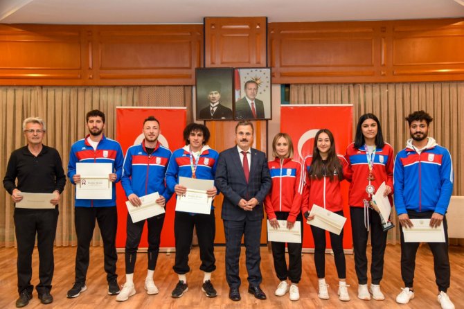Rektör Çiçek, Başarılı Sporcularla İftar Yemeğinde Buluştu