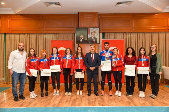 Rektör Çiçek, Başarılı Sporcularla İftar Yemeğinde Buluştu