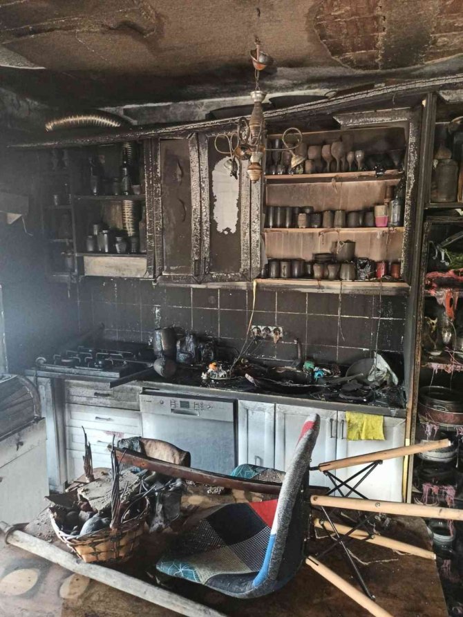 Bir Anda Tutuşan Ev Alev Alev Yandı