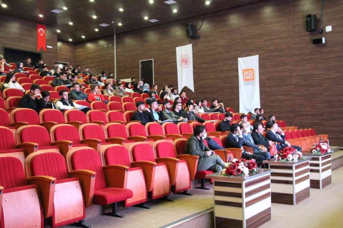 Üniversite Öğrencileriyle Kariyer Toplantısı