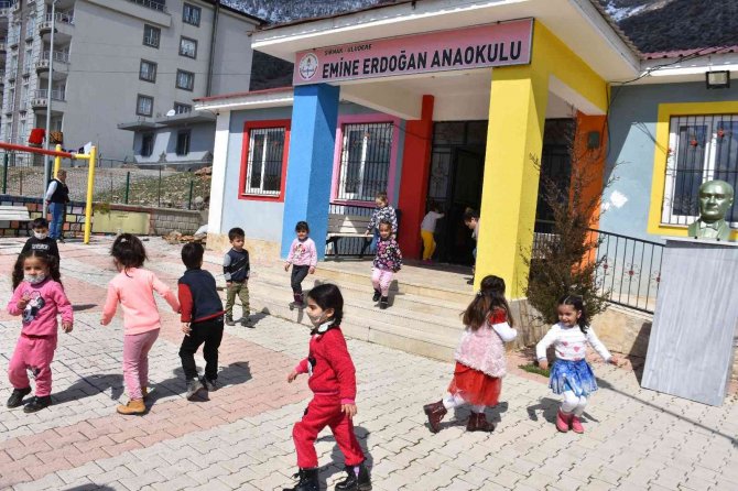 Vefakar Öğretmenler Kolları Sıvadı 6 Ayda 8 Masal Sınıfı Kurdu