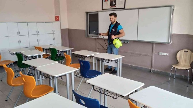 Pursaklar Belediyesi Virüsle Mücadelede Tedbiri Elden Bırakmıyor