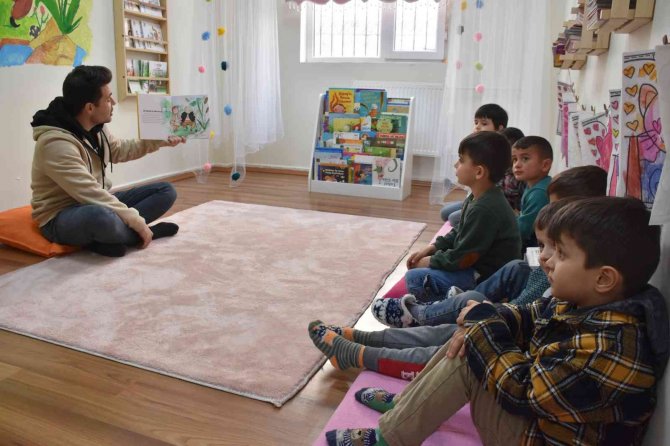 Vefakar Öğretmenler Kolları Sıvadı 6 Ayda 8 Masal Sınıfı Kurdu