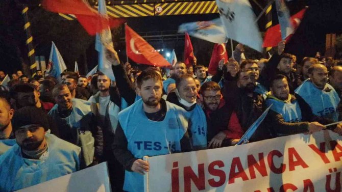 Toplu İş Sözleşmeleri Tamamlanamadı İşçiler Eylem Yaptı