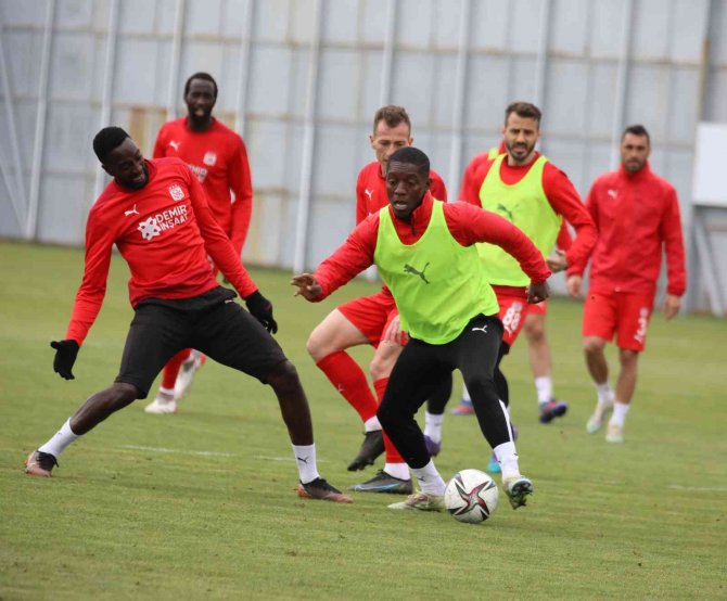Sivasspor, Hatayspor Maçının Taktiğini Çalıştı