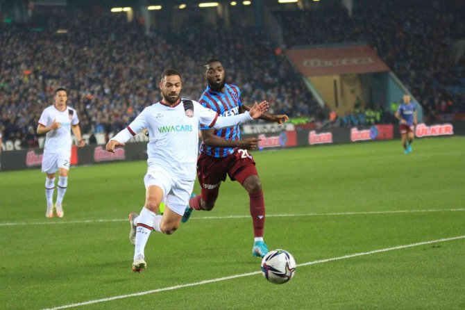 Spor Toto Süper Lig: Trabzonspor: 0 - Fatih Karagümrük: 1 (İ̇lk Yarı)