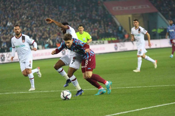 Spor Toto Süper Lig: Trabzonspor: 0 - Fatih Karagümrük: 1 (İ̇lk Yarı)