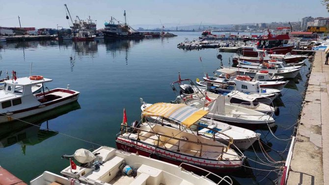Av Yasağı Başladı: Liman Teknelerle Kaplandı
