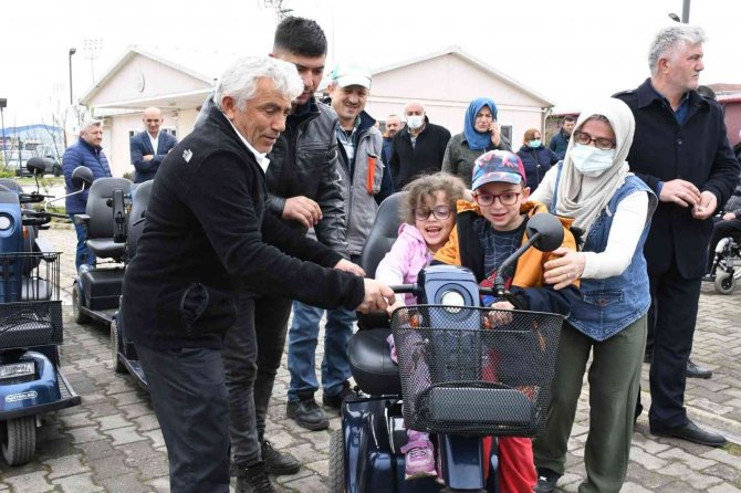 80 Engelliye Akülü Sandalye Desteği