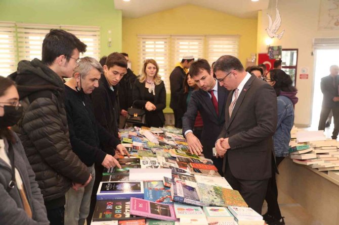 Liselere Uzmanlık Kütüphanesi