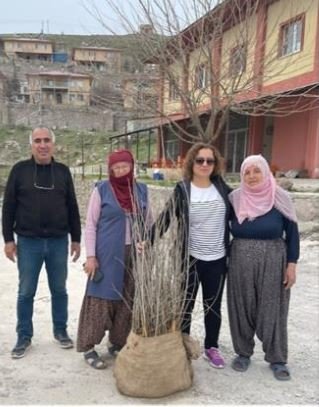 Tunceli’de 14 Çiftçiye Bedelsiz Dut Fidanı Dağıtıldı