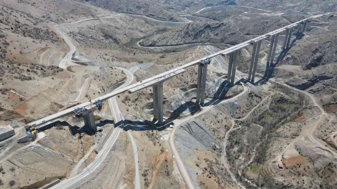 Bakan Karaismailoğlu: “Eğiste Viyadüğü, Ülkemizin Tarihine Geçecek Ve Simge Yapılarımızdan Biri Olacak”