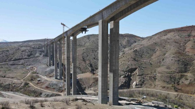 Bakan Karaismailoğlu: “Eğiste Viyadüğü, Ülkemizin Tarihine Geçecek Ve Simge Yapılarımızdan Biri Olacak”