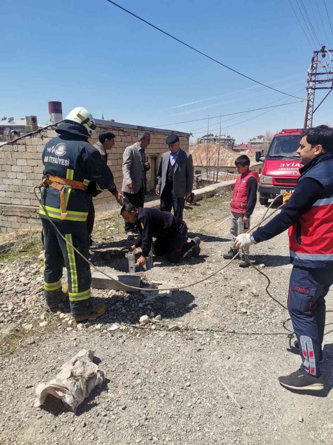 Rögar Kuyusuna Düşen Koyun Kurtarıldı