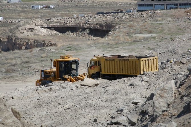 Melikgazi Yol Yapım Çalışmalarına Yeşilyurt İle Başladı