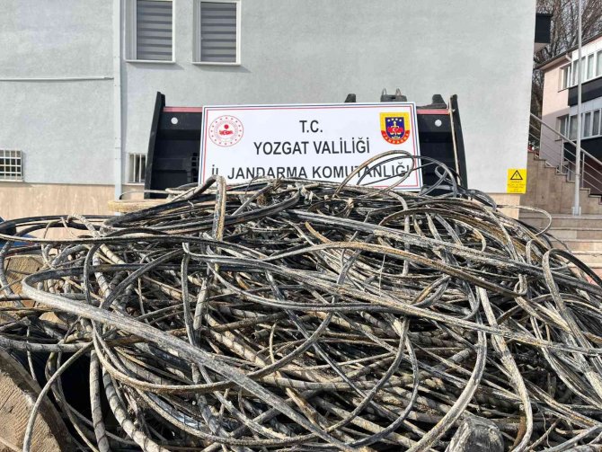 Yozgat’ta Kablo Hırsızlığı İddiasıyla 2 Şüpheli Tutuklandı