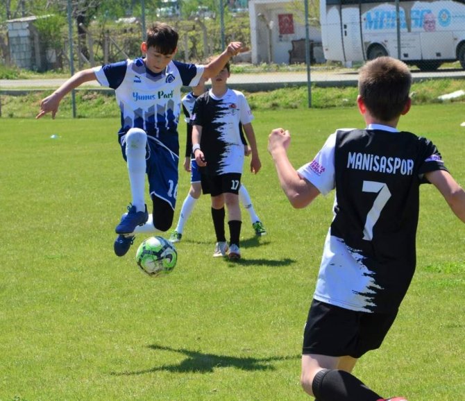 Çocuklar Yunusemre Bahar Futbol Turnuvasında Eğlendi