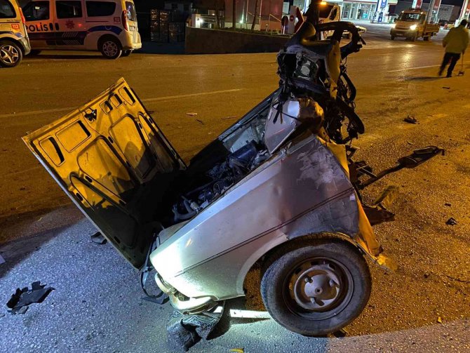 Sinop’ta Trafik Kazasında Otomobil İkiye Ayrıldı: 2 Ölü, 2 Yaralı