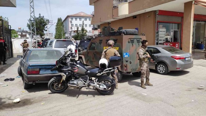 Polislere Silahlı Saldırıya 3 Gözaltı
