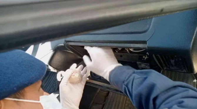 Arabada Eroin, Ceplerinde Esrar, Evlerinde Uyuşturucu Hap Çıktı