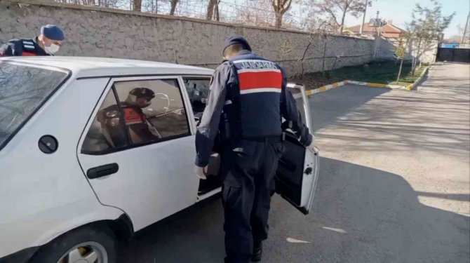 Arabada Eroin, Ceplerinde Esrar, Evlerinde Uyuşturucu Hap Çıktı