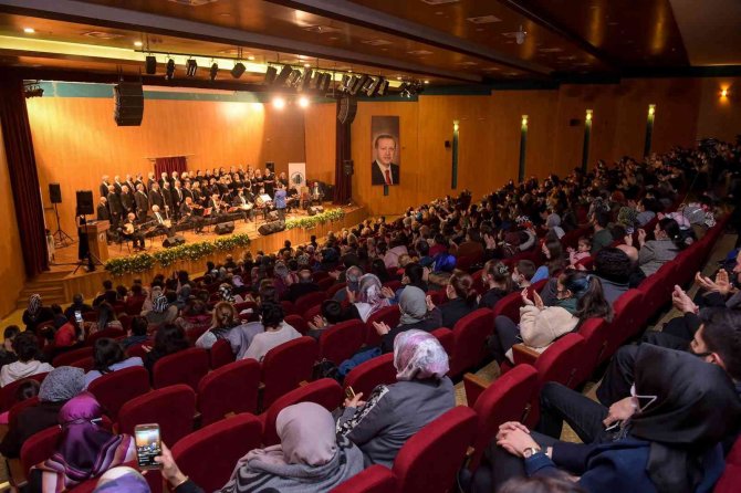 Kanseri Yenen Koro, Hastalıkla Mücadele Edenlere İlaç Oluyor