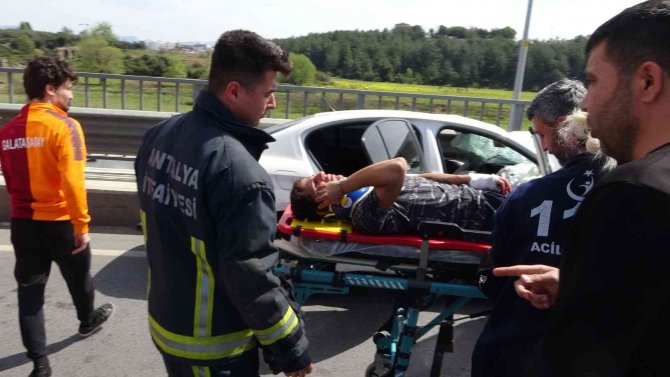 Yolun Acemisi Olan Sürücü Karar Veremeyince Kazaya Sebep Oldu: 2 Yaralı