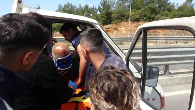 Yolun Acemisi Olan Sürücü Karar Veremeyince Kazaya Sebep Oldu: 2 Yaralı